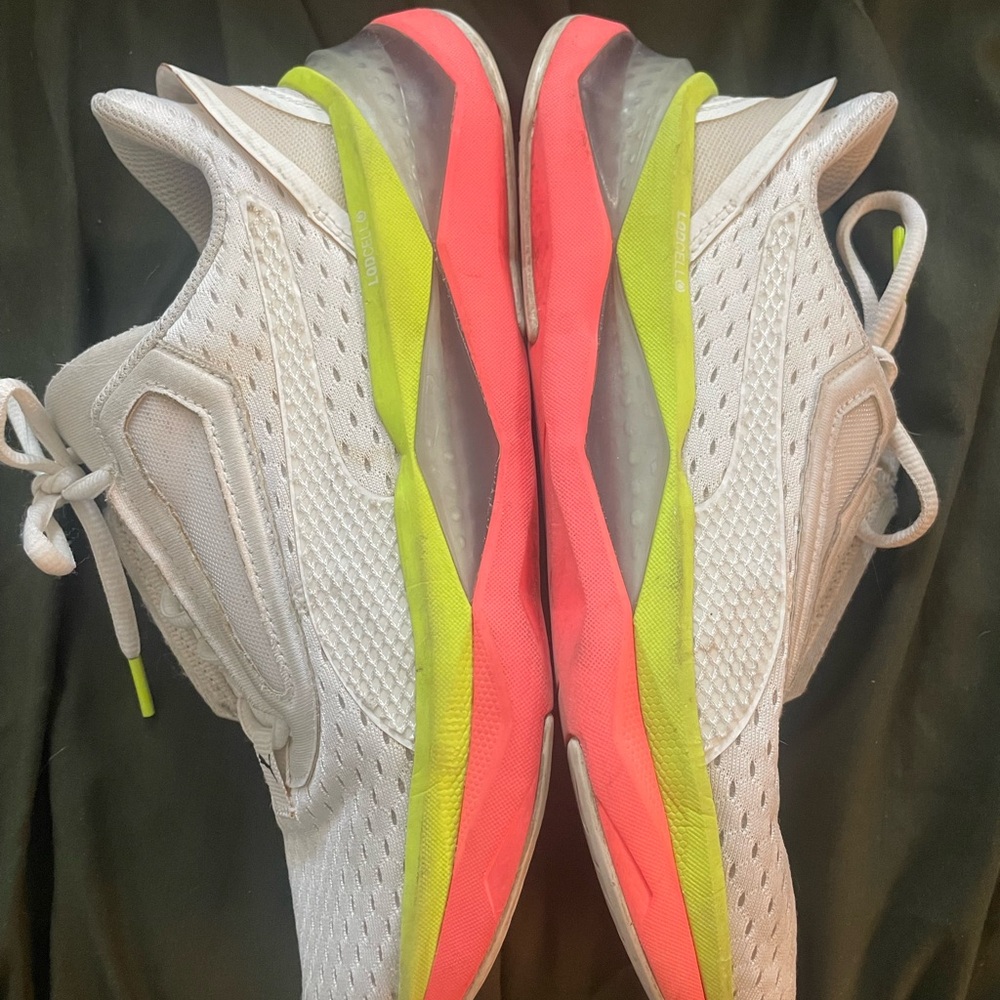 white low trainers running atheltic shoes outdoor puma footwear y2k sneakers - Picture 2 of 10